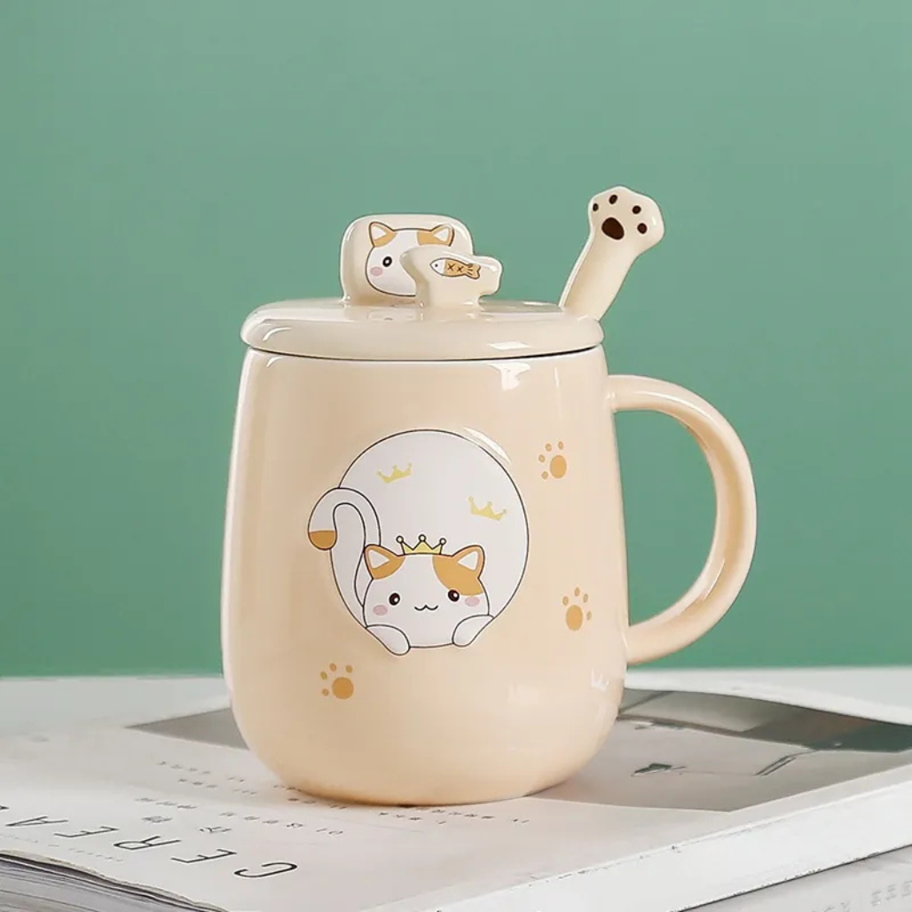 Ceramic mug with cat design and lid on a green background
