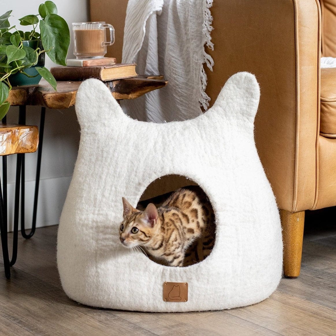 Snow White | Ear Style Cave Cat Bed