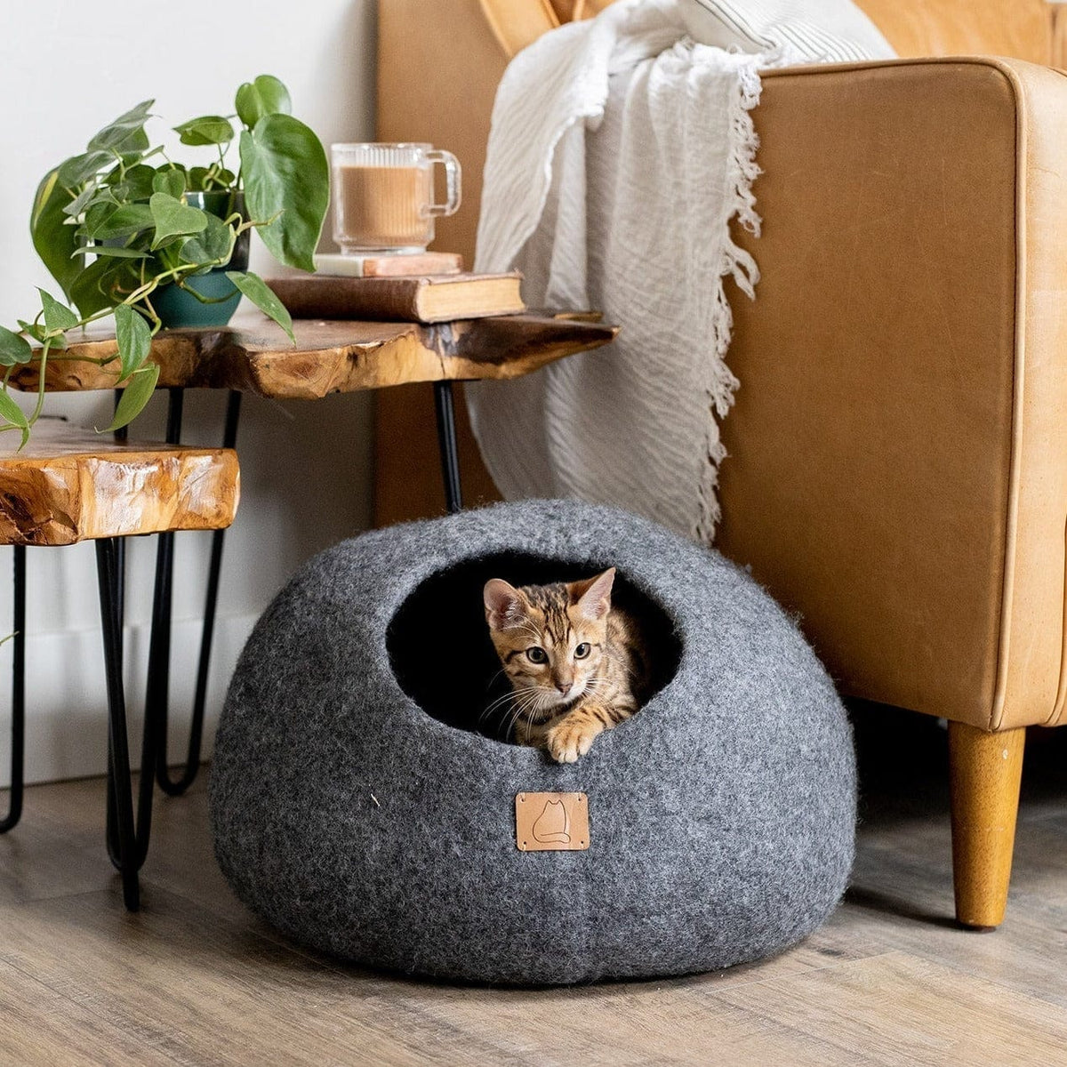 Stone Gray Round Felt Cave Cat Bed