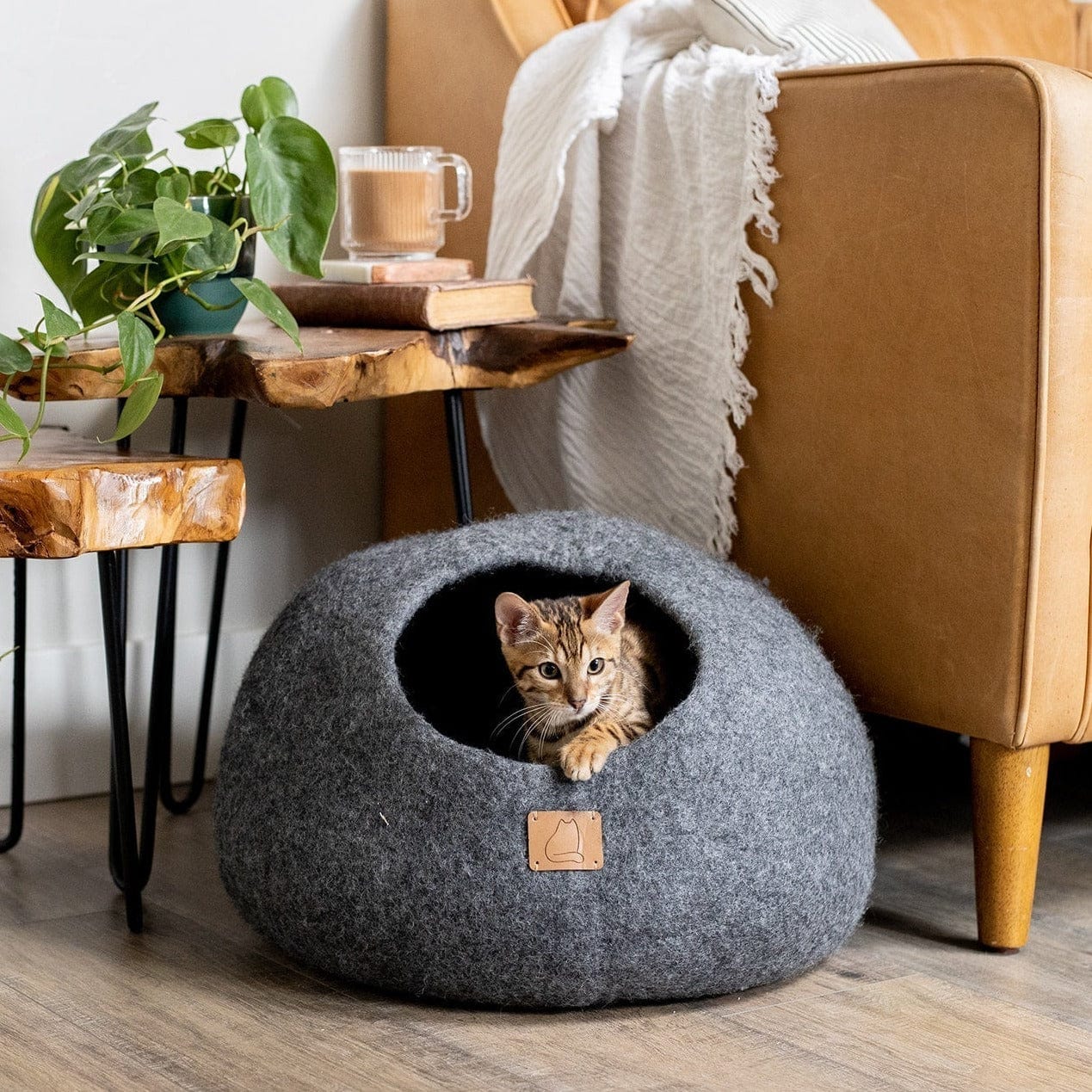 Stone Gray Round Felt Cave Cat Bed