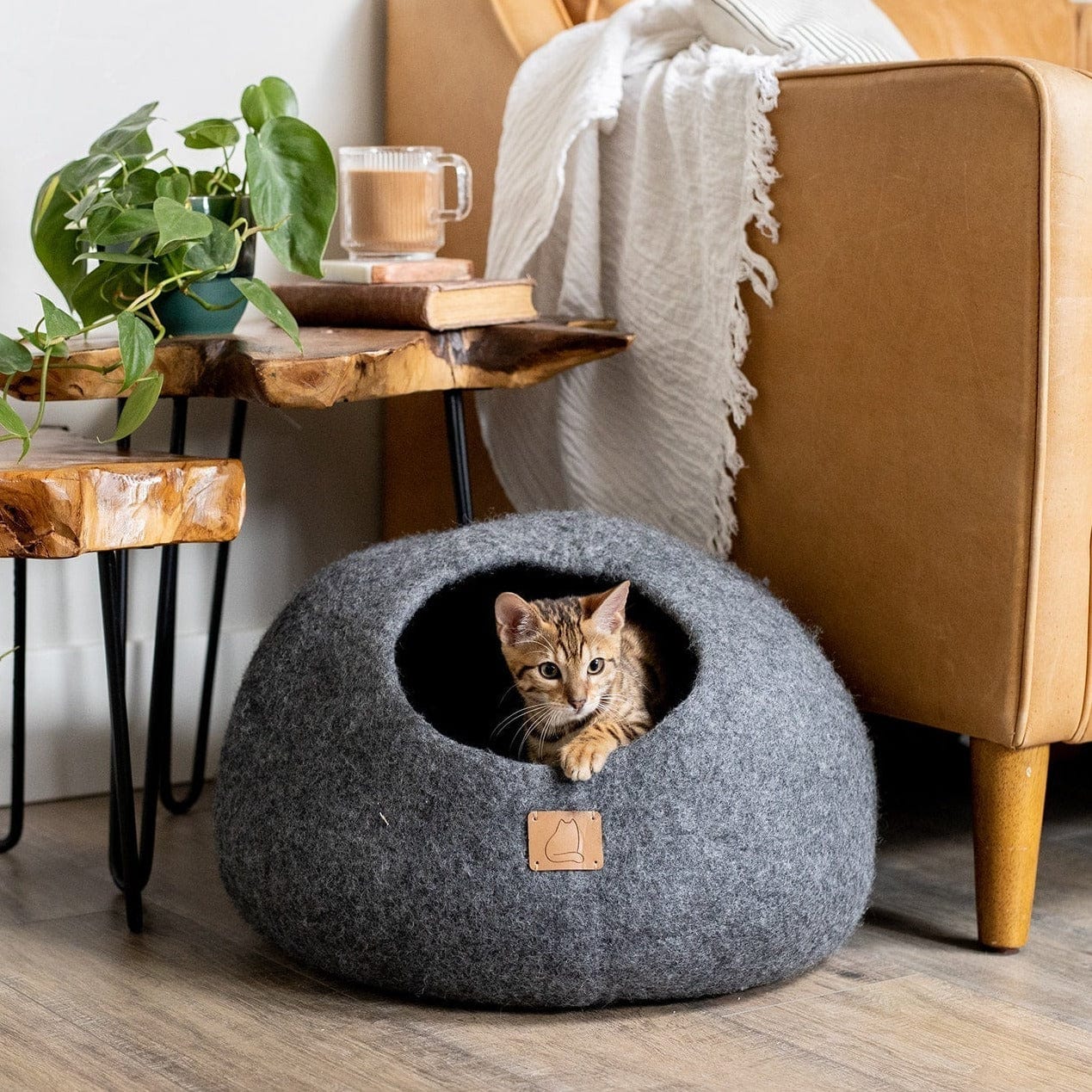 Stone Gray Round Felt Cave Cat Bed