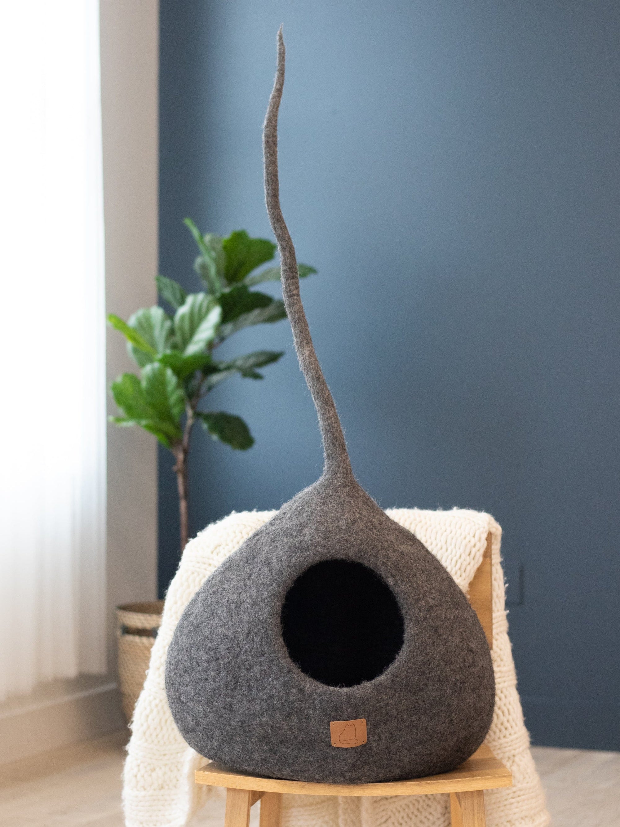 Stone Gray | Tail Style Cave Cat Bed